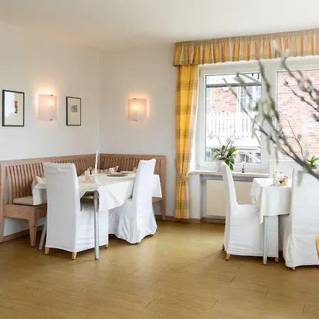 Haus Koebesine 3 فندق